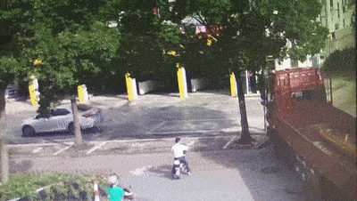 事发定海!货车转弯,电动车挤进货车