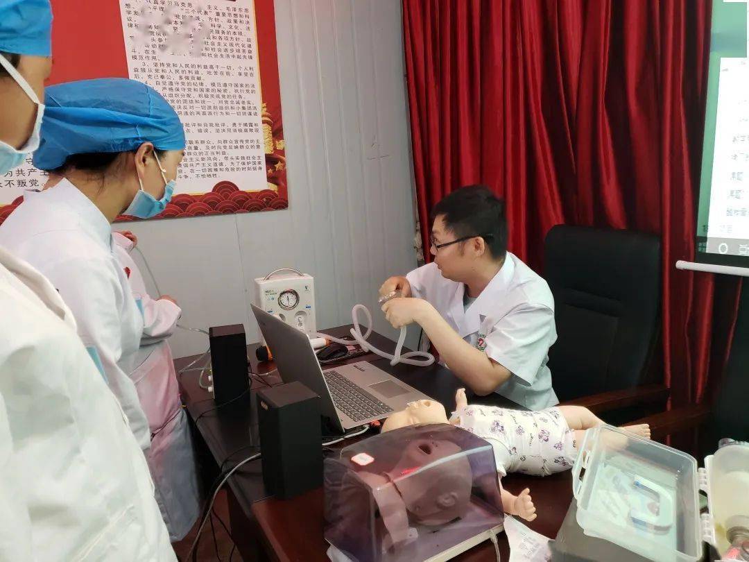 今天，广州帮扶专家妇女儿童医疗诊疗巡回服务首站活动走进百里杜鹃