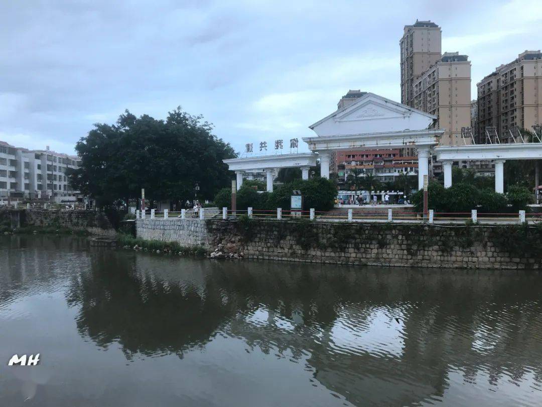 来自今日棉湖据网友报料,棉湖云湖公园一健身的双杠出现松动等问题