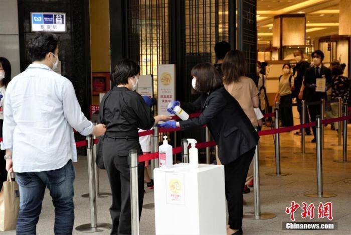 人气|“东京警报”发布迎首个周末 街头人气渐旺为防疫添压