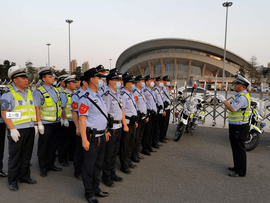 交通警察一大队 截至目前,市公安交警和巡警共出动3651人联合执勤执法