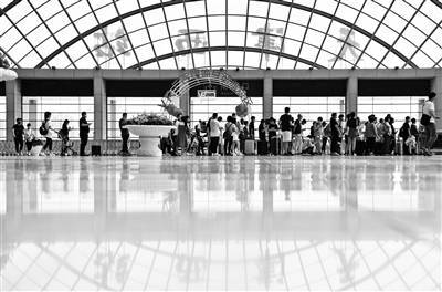 航班|民航单日运输旅客量回升破百万