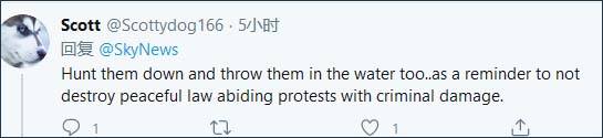 英国示威者推倒奴隶贩子雕像声援美国抗议示威活动