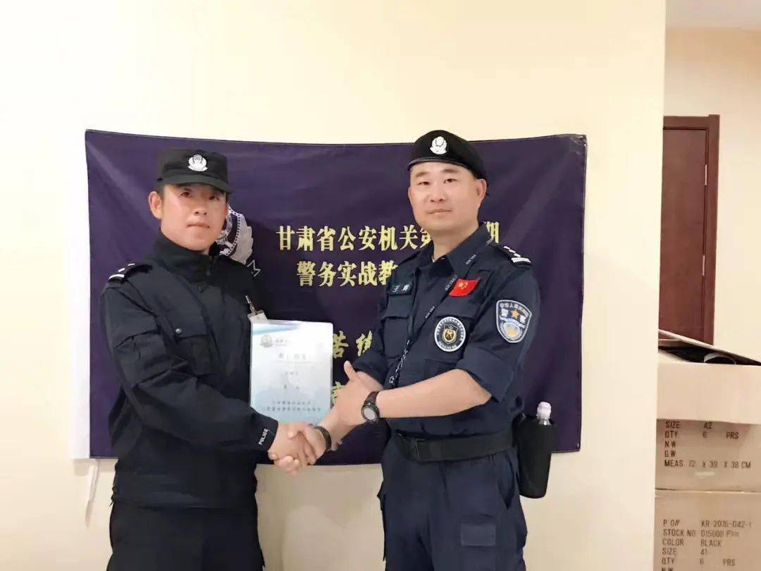 康县公安局特巡警大队李巍