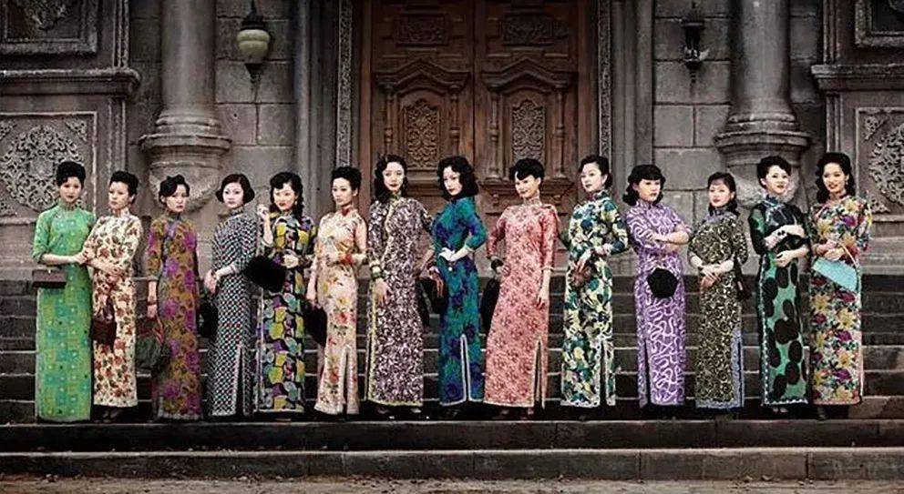 旗袍的演变 见证了百年的社会发展和历史变迁 "海派旗袍"则是旗袍服饰