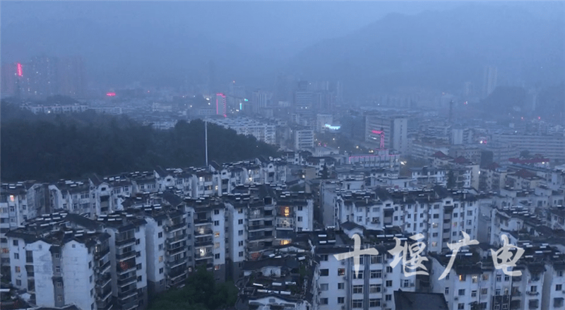 十堰近期雷雨频繁!"邻居"白河发来邀请