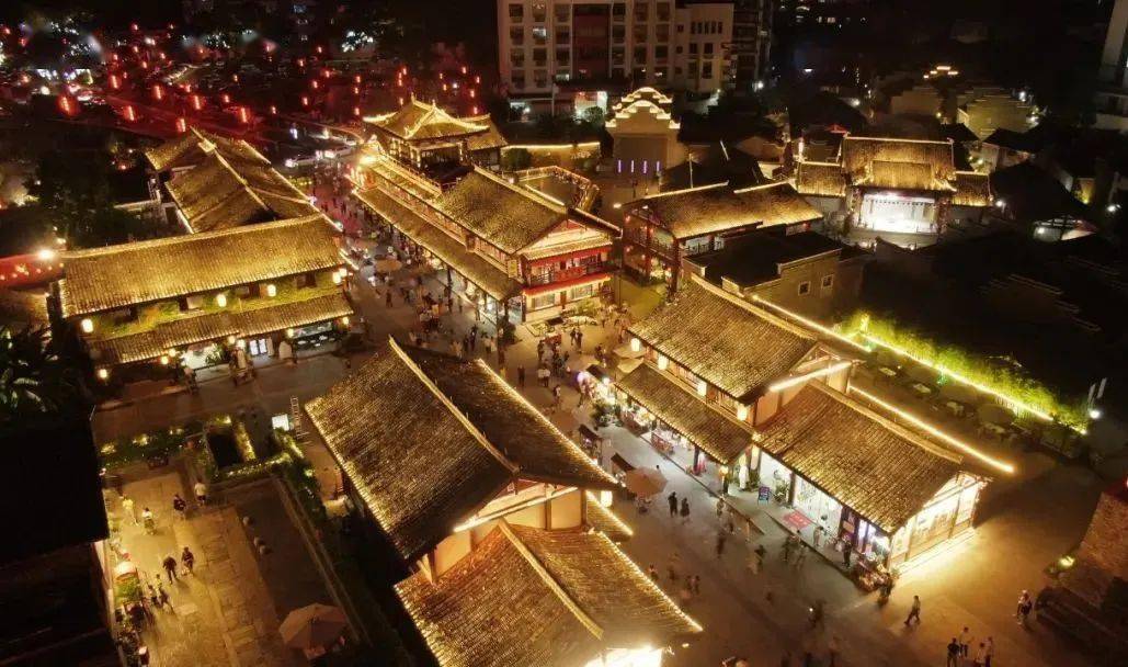 绝代虽历经千年风雨郁孤台历史文化街区▲三江合流就是赣州市中心城区