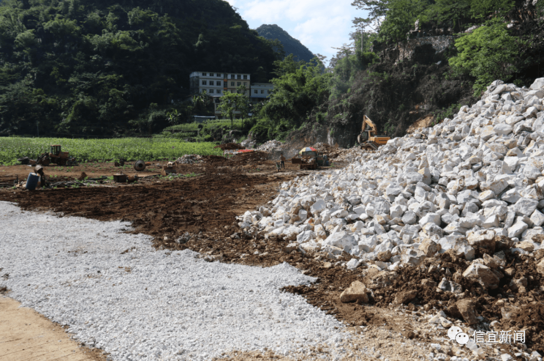 在该村,王土瑞还走进北料屯贫困户韦绍贵家,对韦绍贵送去信宜市党委