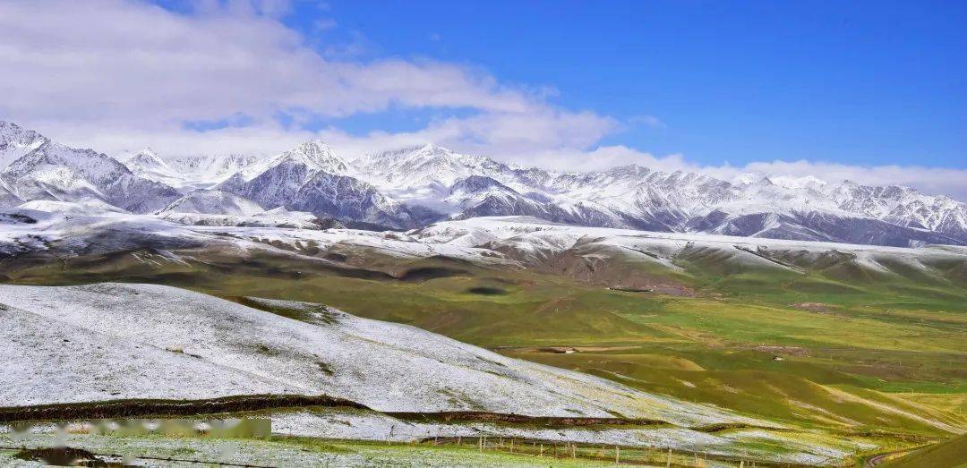 张掖:六月飞雪祁连山现"炎天飞雪"奇景