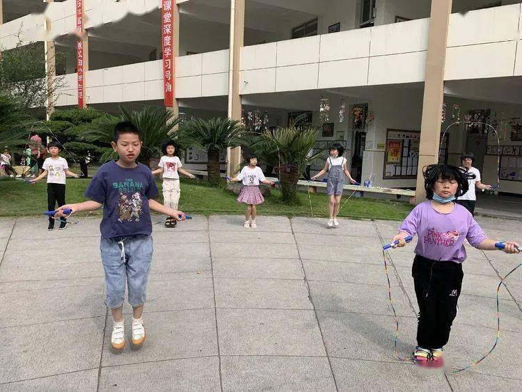 逸夫小学三1班跳绳特色班展示_车轮