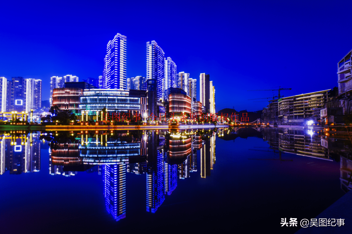 贵阳酷似外滩的未来方舟,贵州第二大楼盘傍晚众楼流光