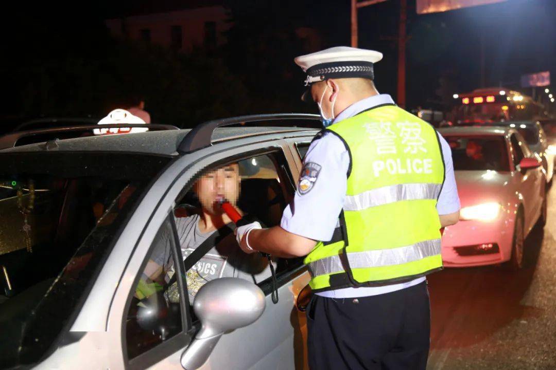 雨夜不查酒驾?白酒漱口治牙疼?哈市交警两晚取缔160名"酒司机!