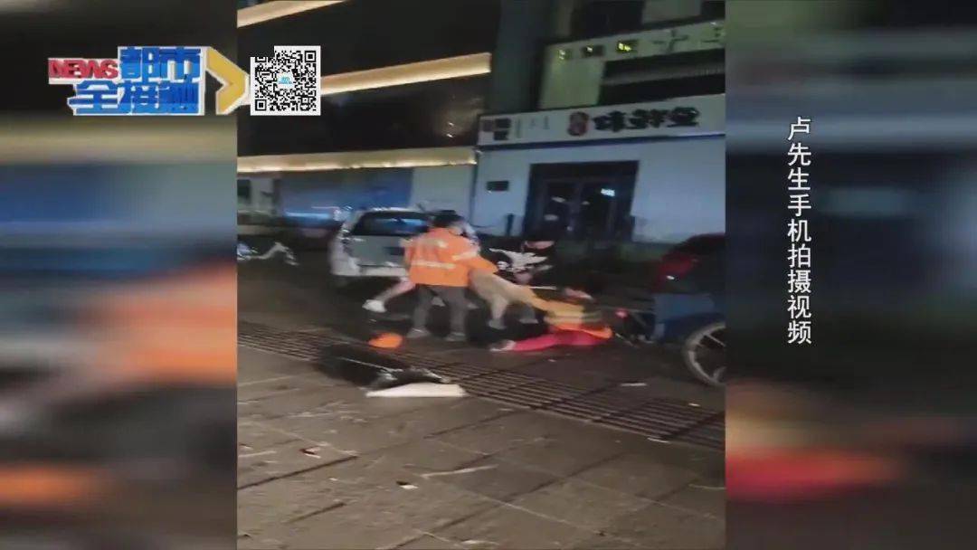 内蒙一摩尔城附近两女一男殴打环卫工20多分钟！