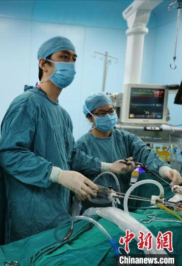 5岁男孩患"重叠肾 医生微创手术切除多余肾_肾脏