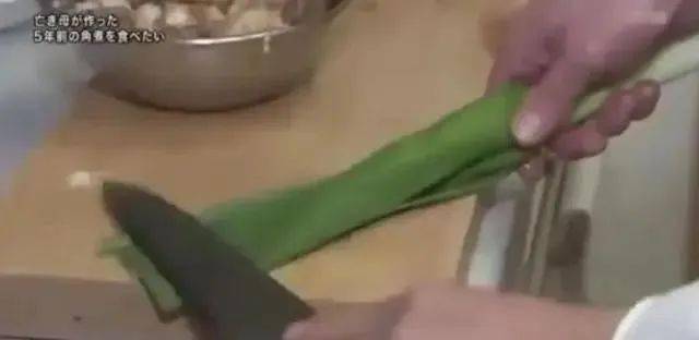 炖肉|女儿把她做的最后一道菜冻进冰箱五年。如今她重温了这个味道母亲突然去世