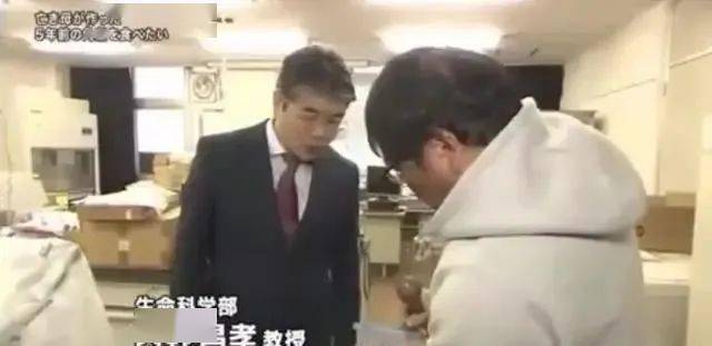 炖肉|女儿把她做的最后一道菜冻进冰箱五年。如今她重温了这个味道母亲突然去世