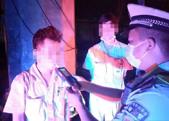 斗门镇谁认识这位员工？被抓了！