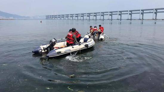 应急|大连一家三口坠海 母亲和3岁孩子至今仍失联