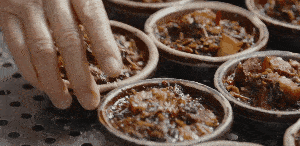 像是 青椒炒油渣, 雪里蕻肉泥, 菜品丰富,调料简单. 本地人吃了