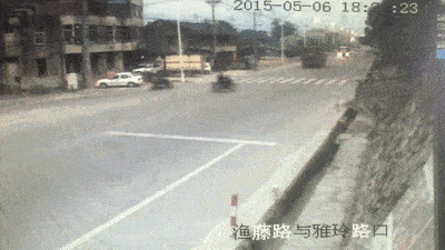 触目惊心! 东莞一女司机操作不当, 连撞3人致1人死亡!