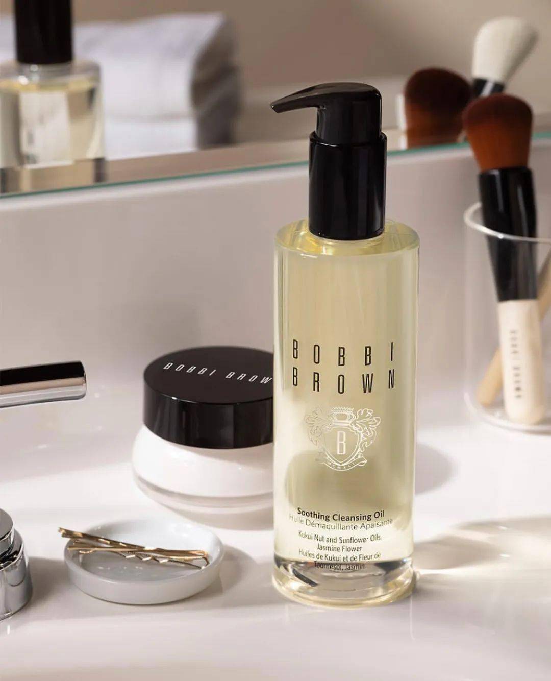 想要按下岁月的暂停键,卸妆比护肤更重要