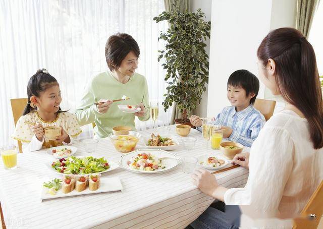 食物|这5种食物少给孩子吃，尤其是第2种想要孩子更聪明
