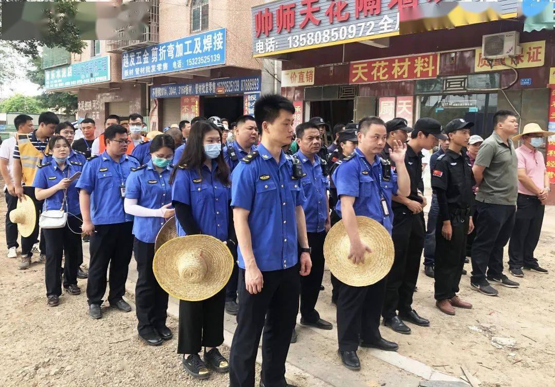 城市精细化管理谢岗镇依法拆除曹乐村1206㎡违法建筑