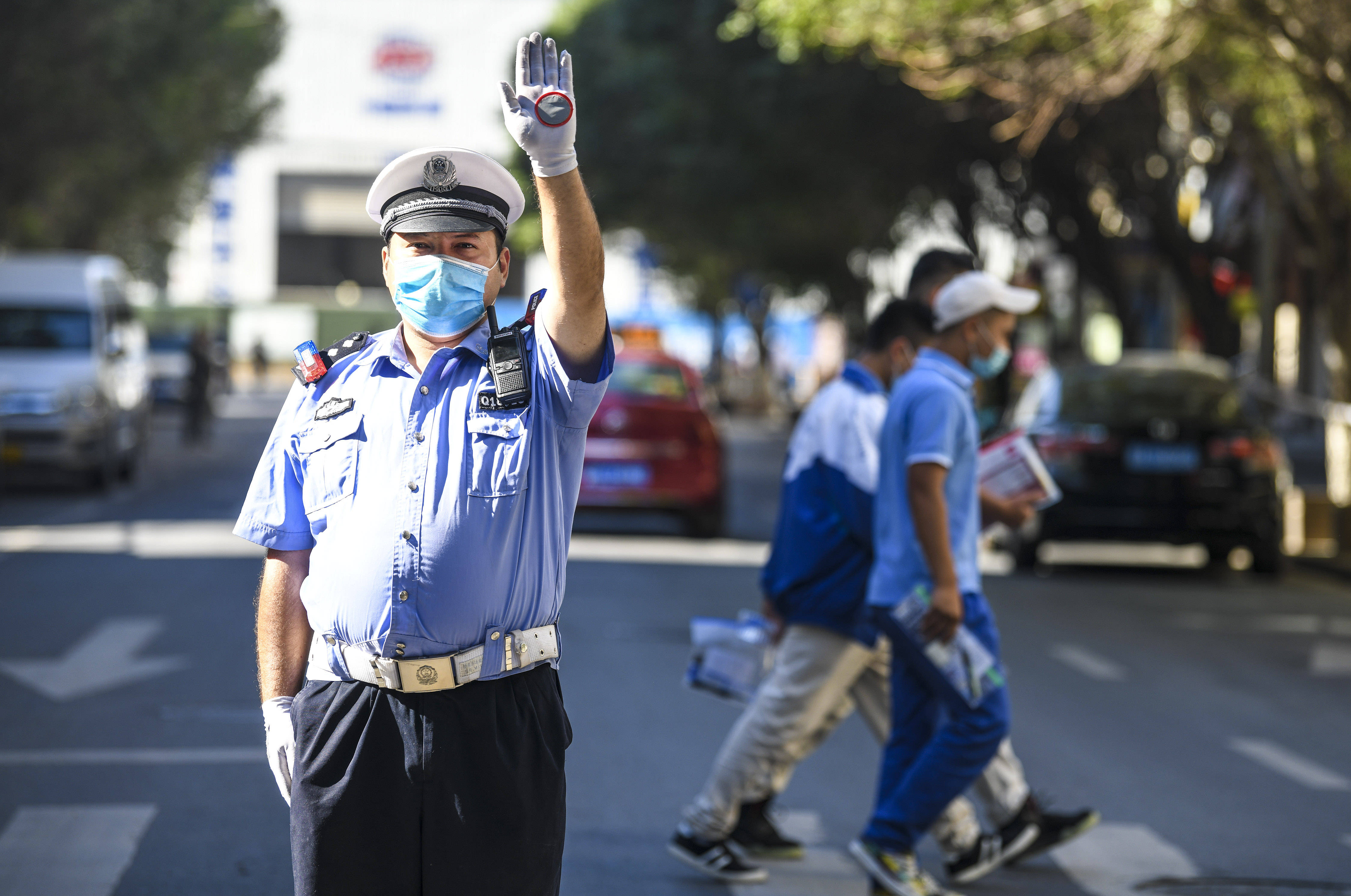 乌鲁木齐:交警保障中考顺利进行