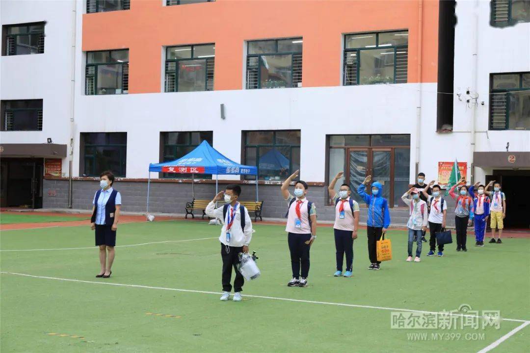 今天,哈尔滨市小学毕业年级复学了|多图