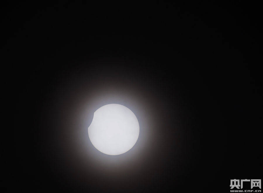 张佳琪|夏至日遇上“金边日食” 北京地区可观测到“日偏食”