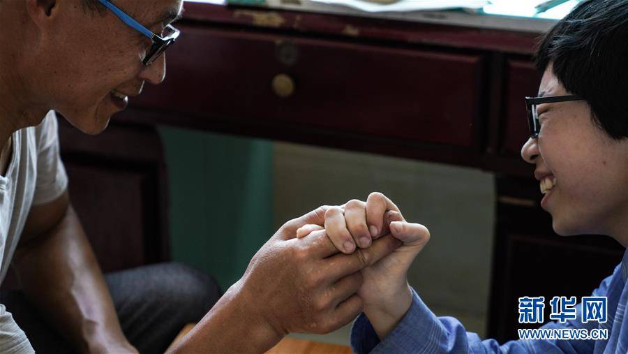 李仕琪|父爱无言，同桌相伴