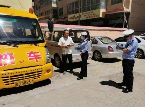 生产|宜川交警“安全生产月”深入校园检查校车