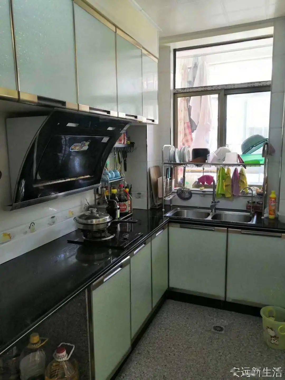 房东急售 安远县城某小区,三房二厅精装修3360元一平方证件齐全,环境