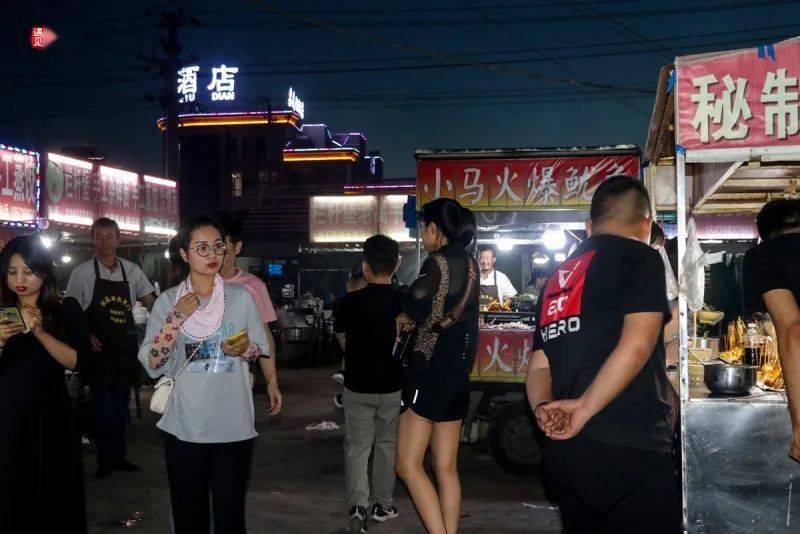 挡不住的人间烟火直击神木夜市摆地摊现状带你领略不一样的神木