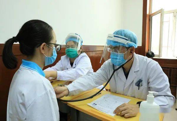 耳鼻喉科,口腔科,内科,外科,胸部照片,肝功能7大项,每日体检400余人