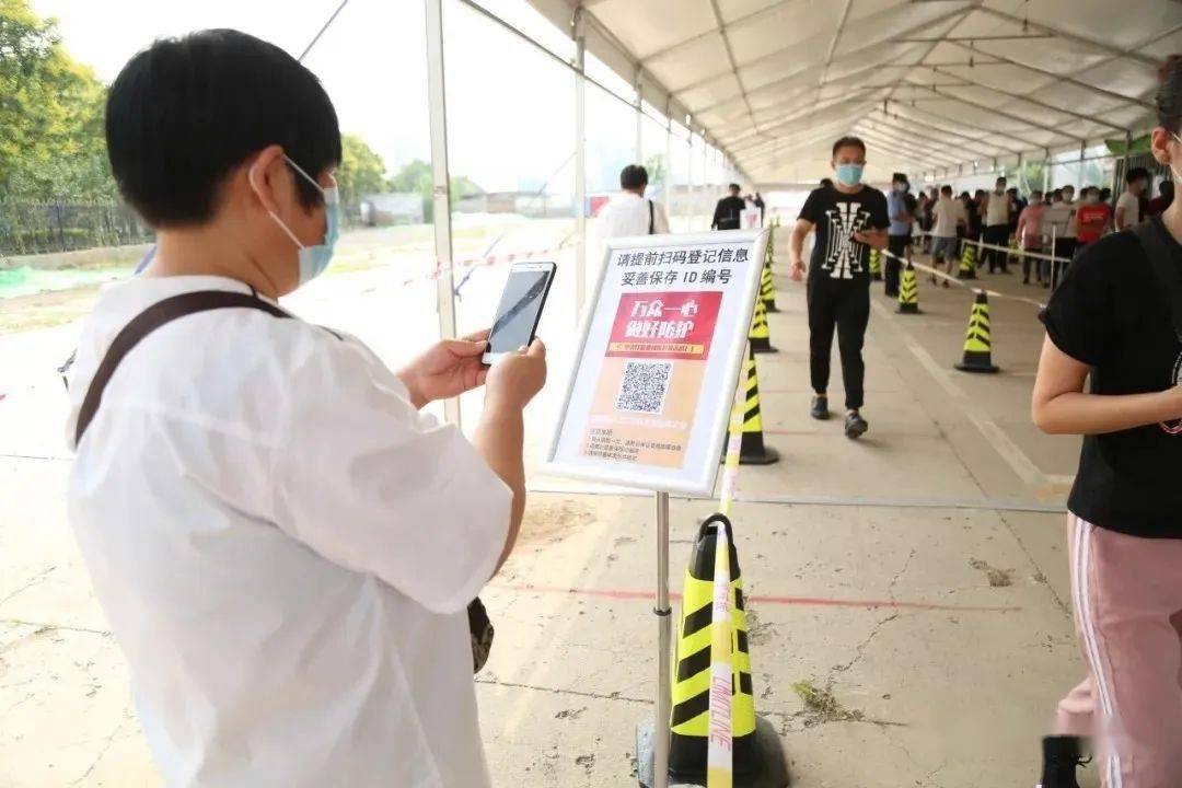 通州核酸检测现场:医务人员加班加点,市民有序