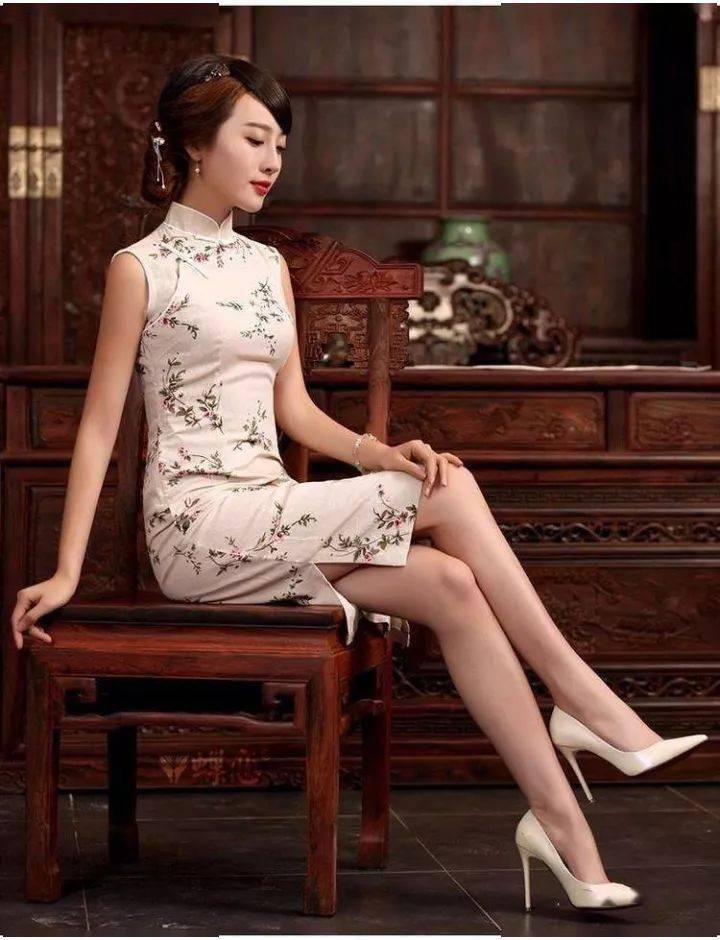 灵动,端庄……也没有哪种女人能像东方女人,巧妙地衬托出女性的曲线美