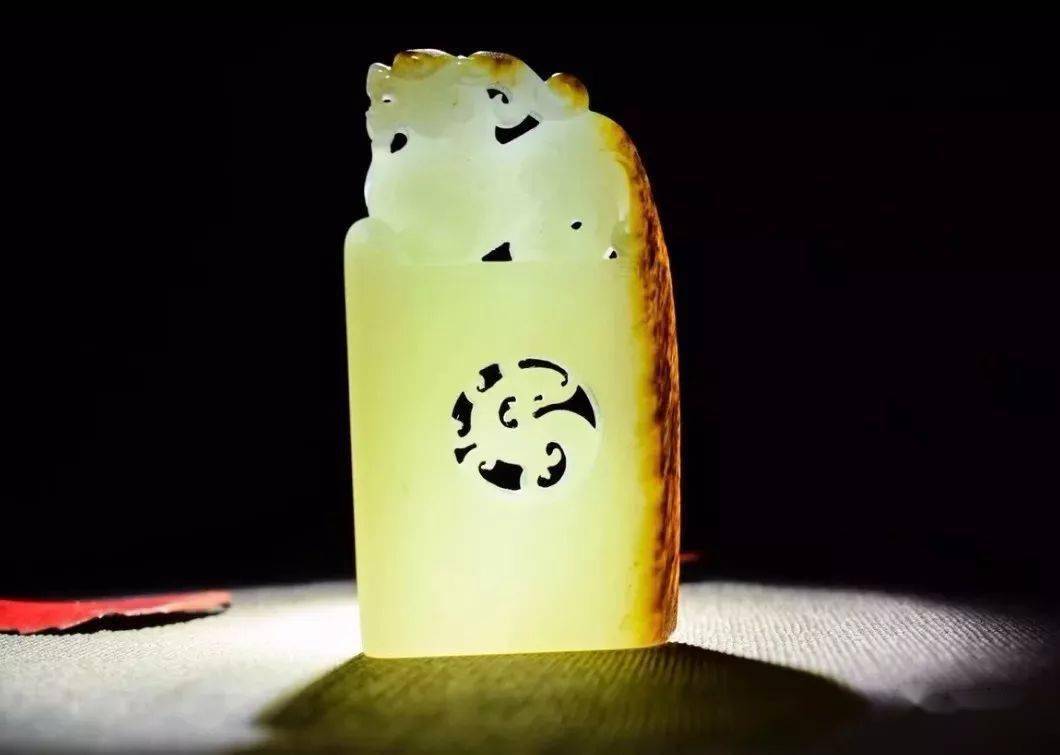 一块玉和一个小酒杯猜成语_乾隆孝粉玉酒杯真品图(2)