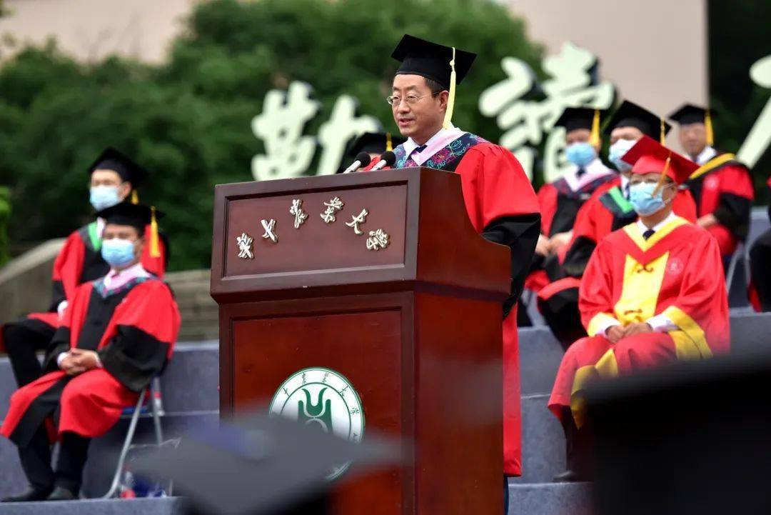 马克思主义学院院长梁伟军博士寄语毕业生马克思主义学院院长梁伟军