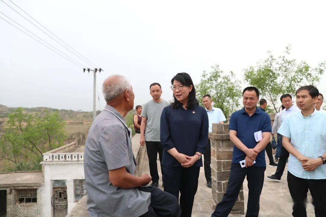 张潞萍在枣林乡坪头乡调研脱贫攻坚工作