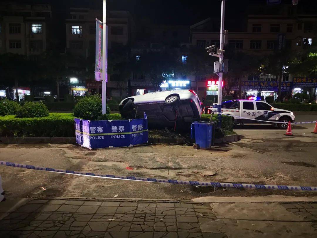 事发梧州龙圩大转盘往新地方向,这名司机误把油门当刹车,致1名女子