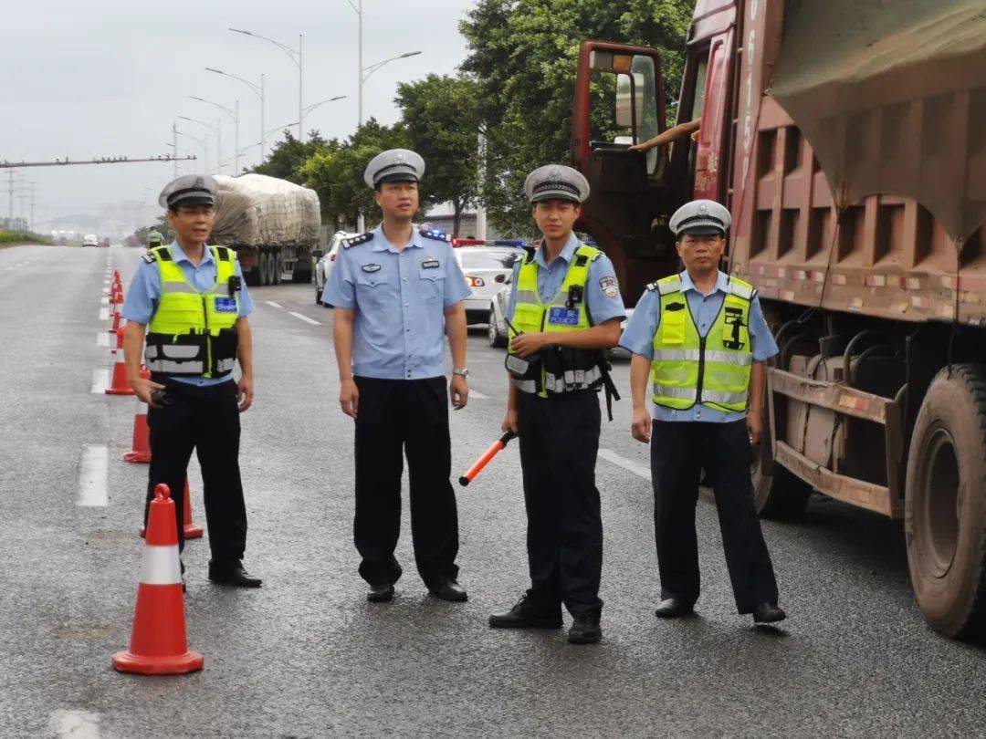 防城港公安交警整治严查各类交通违法905起