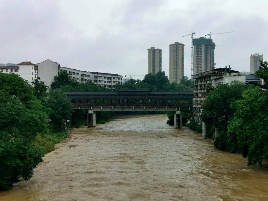 秀山暴雨 洪峰过境县城,最新图片在这里!
