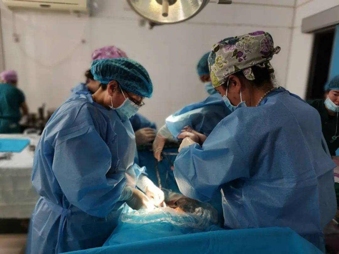 区妇保院妇产科首次成功实施一例三次剖宫产手术