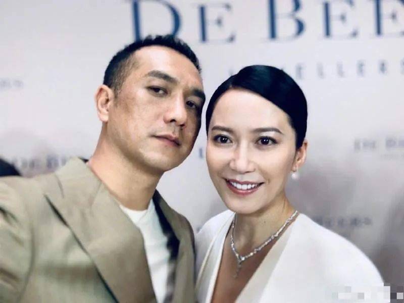 如今自家老婆成了天后女儿的老师,黄觉和王菲也就自然而然的成为了