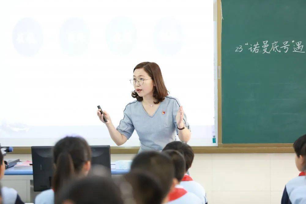 先锋典型培育张家港市委教育工委书记项目互访互学活动在白鹿小学召开