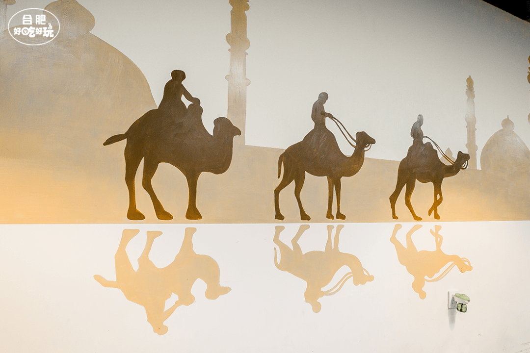 烤肉|来晚只能坐门口吃！这家要靠抢才能吃到的新疆烤肉