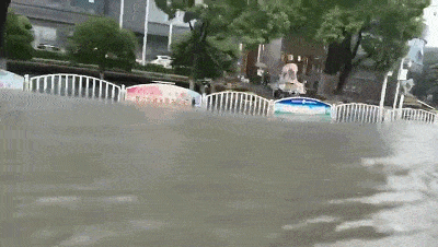 暴雨袭城!天门人出门现场曝光!
