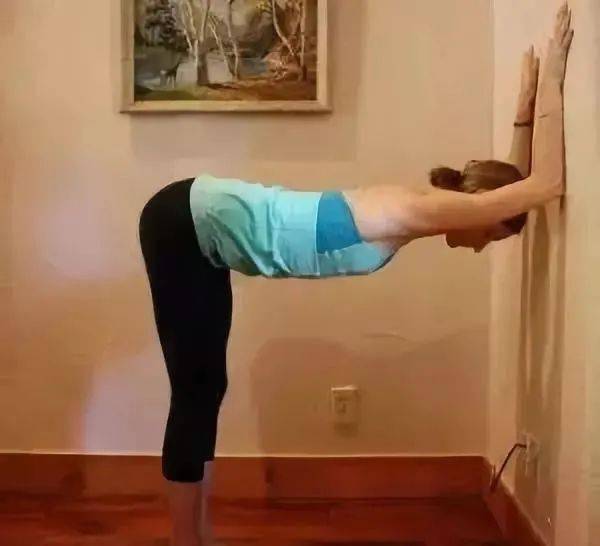 40岁的蔡依林罕见公开瑜伽照,直角肩,马甲线太少女了!这样练就对了!