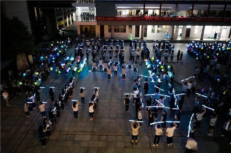 高三|永远难忘…海宁3所学校晚上出现震撼一幕…